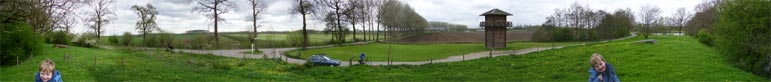Spring is here but it's still cold... Jeroen manages to be in two spots at once.