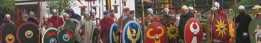 12.30-13.15 Parade through the entire park & Presentation in the Arena (all the groups)