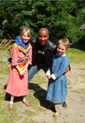 Marrit and Jeroen posing with Raymi Sambo.